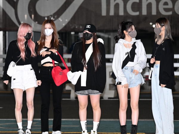 “TWICEの妹分”NMIXX、アメリカ・シカゴへ出国！新人とは思えない大物オーラ【PHOTO】