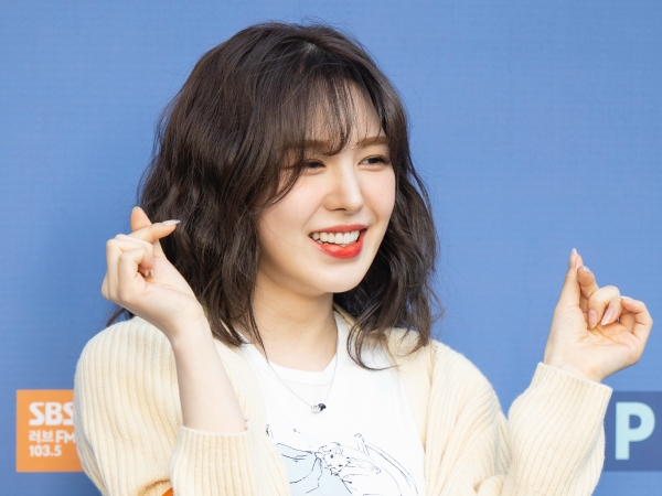 Red Velvetウェンディ、冠ラジオ番組が1周年！ニッコリ笑顔で感謝「ありがとう！あ、メンバーたちも」【PHOTO】