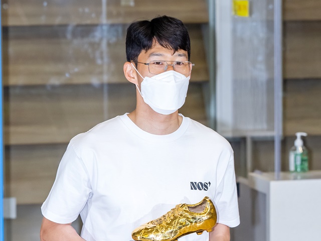 PL得点王ソン・フンミンが個人ブランド立ち上げ？帰国時のTシャツが話題、気になるブランド名は…