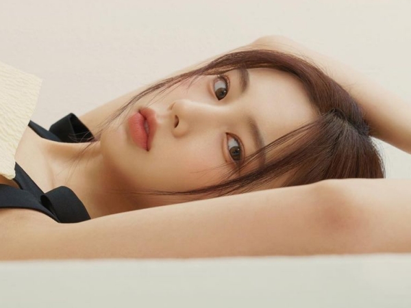 まだ現役女子高生？IZ*ONE出身カン・ヘウォン、透明感あふれる“制服姿”が話題に「可愛すぎて過呼吸」【PHOTO】