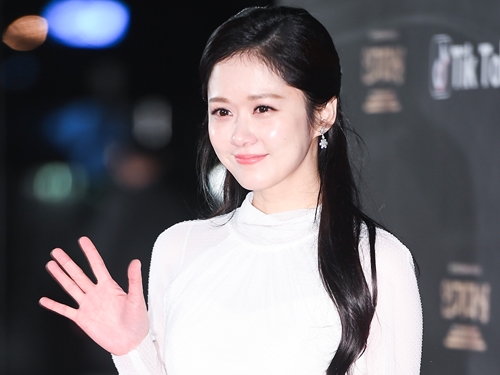 突如結婚発表の『皇后の品格』女優の父親が重い口を開く「公開しないでほしいと言ったことまで…」