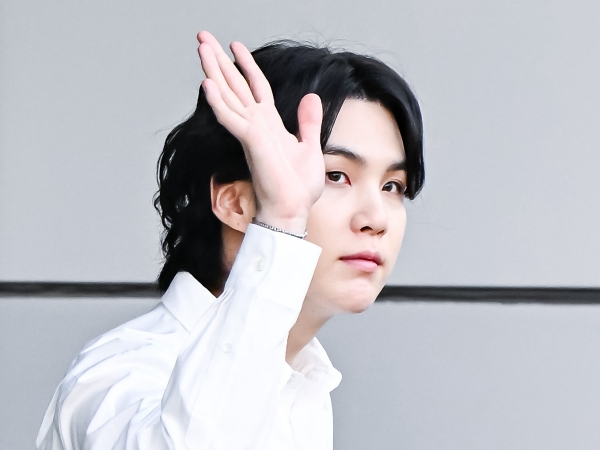 BTS・SUGA、“2つ”のアイデンティティで披露する初のソロワールドツアー…ポスター公開で期待UP