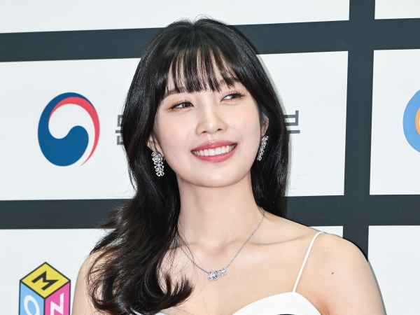 「ジョイ子に一生恋してる」Red Velvetジョイ、美しさ放つキャミドレス姿 “輝くデコルテ”【PHOTO】