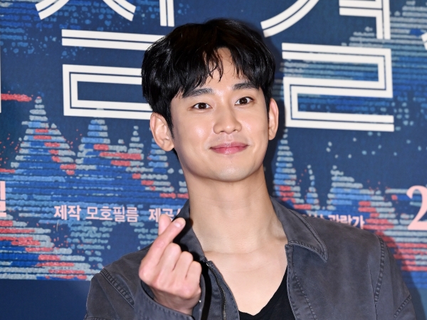 【写真】キム・スヒョン、“7年ぶりの来日SHOT”にファン歓喜「オーラやば！」変装しても隠せない男前ビジュ