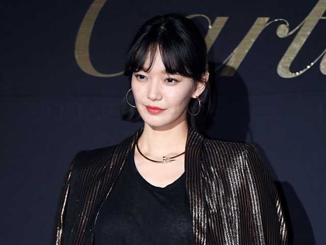 『私たちのブルース』女優シン・ミナの高貴な美貌にウットリ…「美しすぎる」とファン脱帽【PHOTO】