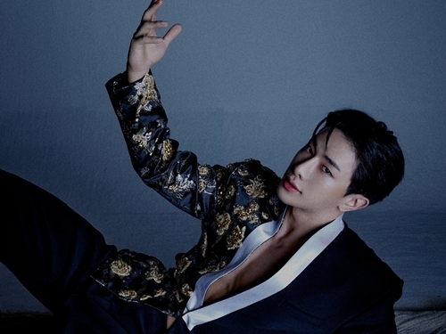 ボーイズグループ出身ウォノ、デビュー後初のヨーロッパツアーが幕開け「目が離せないパフォーマンス」