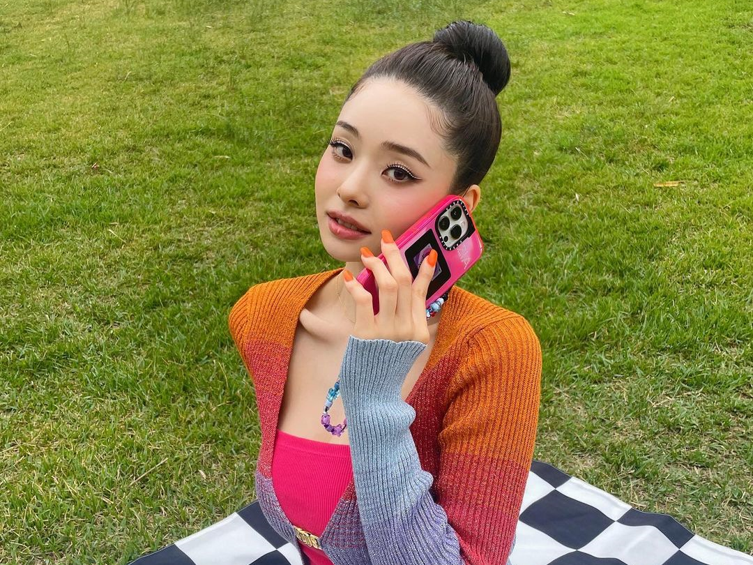 “偽ブランド品”で炎上した韓国人気女性ユーチューバー、相変わらずの“キラキラオーラ”を発揮【PHOTO】