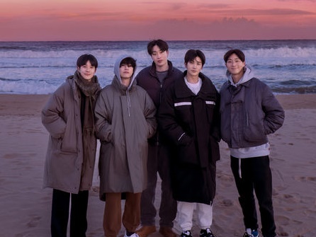 BTS・Vが急に涙した理由が明かされる…パク・ソジュンら5人がお揃いのパジャマで並んで寝る姿も