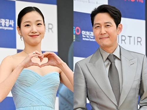 「知らない人はいない？」第1回青龍シリーズアワード、俳優イ・ジョンジェと女優キム・ゴウンが受賞