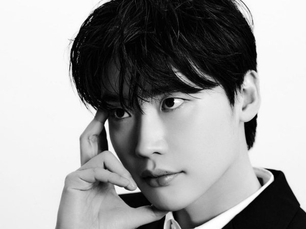 “韓国俳優界の貴公子”イ・ジョンソク、新プロフィール写真を公開「余裕のある人になりたい」【PHOTO】