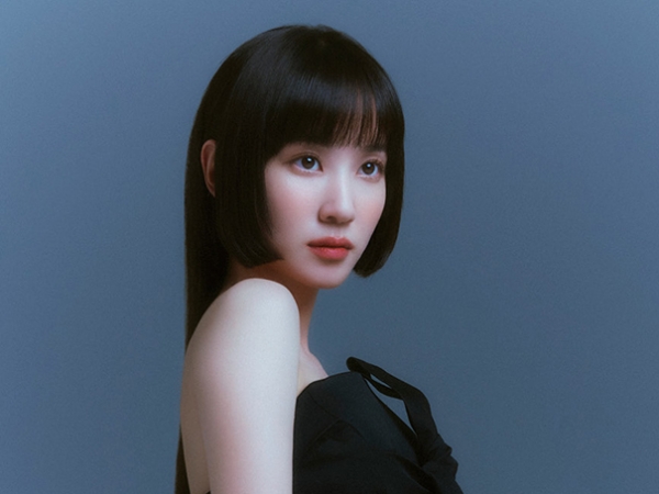 『ウ・ヨンウ』主演の最旬女優パク・ウンビンが“姫カット”に！チューブトップで美肩もあらわに【PHOTO】