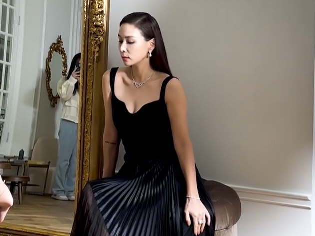 【画像】もうすぐ50歳!? チャン・ドンゴンの“奥さま”コ・ソヨン、エレガントな気品…撮影現場から