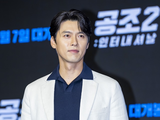 【写真】「ずっと見たい…」俳優ヒョンビン、“オールブラック”で際立たせた彫刻のようなビジュアル