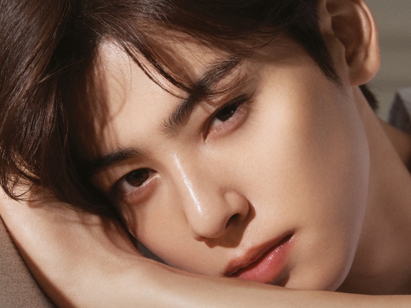 “顔天才”ASTROチャ・ウヌ、じっと見つめる眼差しにノックアウト！「何ですかこの色気は」【PHOTO】