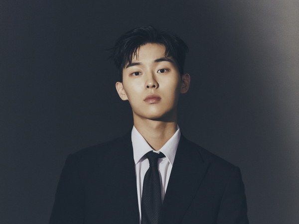 クラブ目撃談が話題の『二十五、二十一』俳優チェ・ヒョヌク、黒スーツでキメた宣材写真に反響！【PHOTO】