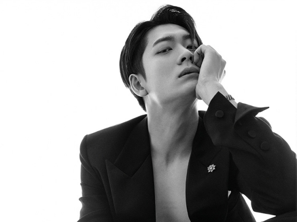 Netflix『ウ・ヨンウ』“イ・ジュノ役”演じたカン・テオ、ファッション誌で見せた“ワイルドな色香”