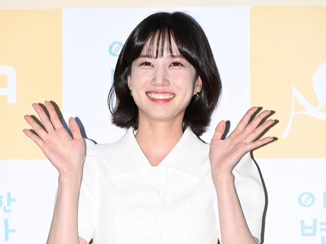 『ウ・ヨンウ』女優パク・ウンビンの美貌に反響！フレッシュな魅力に「妖精ですか？」の声【PHOTO】