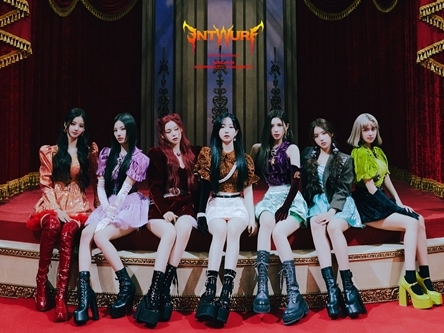 “K-POP実力派新鋭”NMIXX、デビュー後初のカムバックショーケースは大成功！「目が離せない」と大絶賛