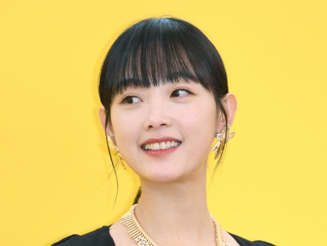 『イカゲーム』で強烈な印象を残した女優イ・ユミ、韓国初のエミー賞受賞で語ったファンへの思い