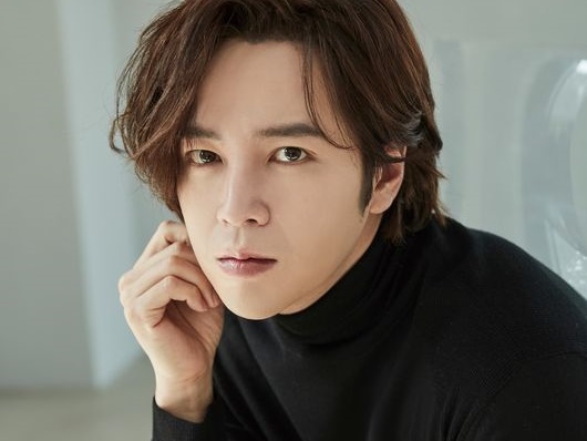 ファンは俳優の鏡…チャン・グンソク＆Cri Jが写真展収益300万円を寄付、10年間で累計2000万超