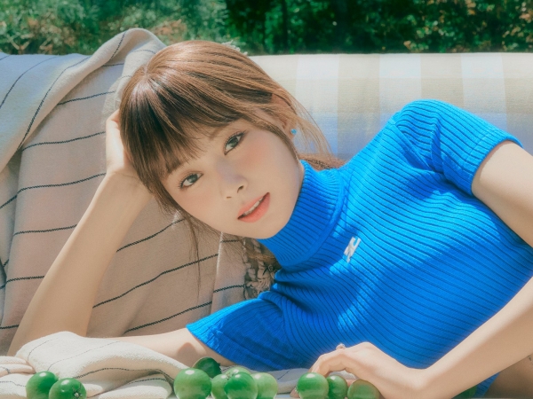 TWICEツウィ、“キャミドレス姿&日本語メッセージ”が話題に「これは泣ける」【PHOTO】