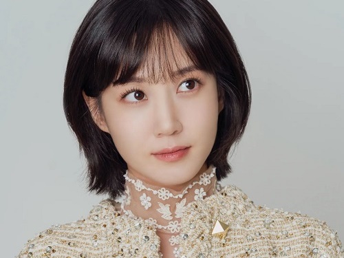 【写真】『ウ・ヨンウ』で大ブレイクの女優パク・ウンビン、意外な“大胆美脚”でファンの視線を奪う