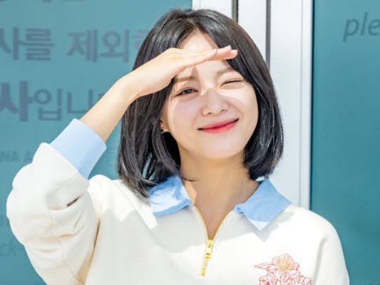 『社内お見合い』女優キム・セジョン、“ボリューム感”あふれるドレス姿にファン歓喜「罪深い」【PHOTO】