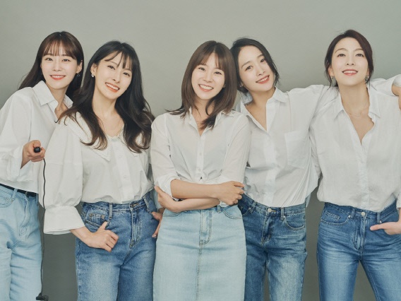KARA、8年ぶりの日本ファンミーティングでファンと涙の再会…見えない“絆”を再確認