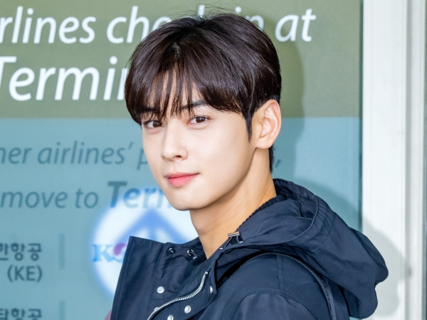 “顔天才”ASTROチャ・ウヌ、悪霊も虜にしそうな司祭服姿を公開！「私の家の近所に…」【PHOTO】