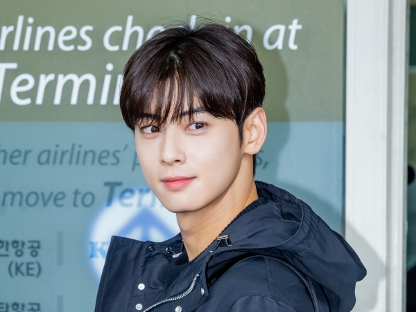 【独占写真11枚】“顔天才”ASTROチャ・ウヌ、本日パリコレへ…彫刻のような“完璧なビジュアル”