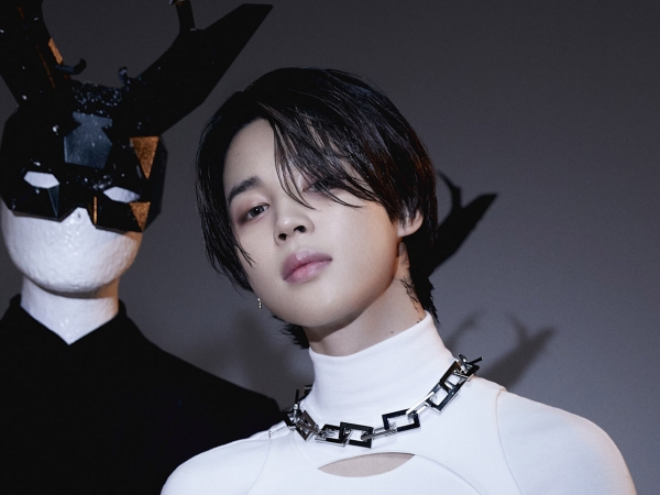 BTS・JIMINのフォトブック発売決定！自らプロデュースしたコンセプトと“色香”に注目…【PHOTO】