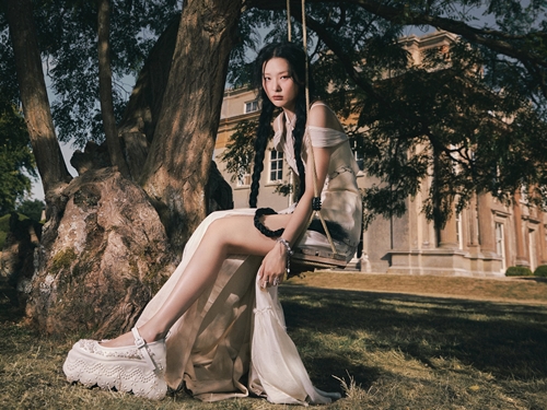 Red Velvetスルギ、初めて作詞に参加「自分を傷つけた存在への警告と危険な心を表現」