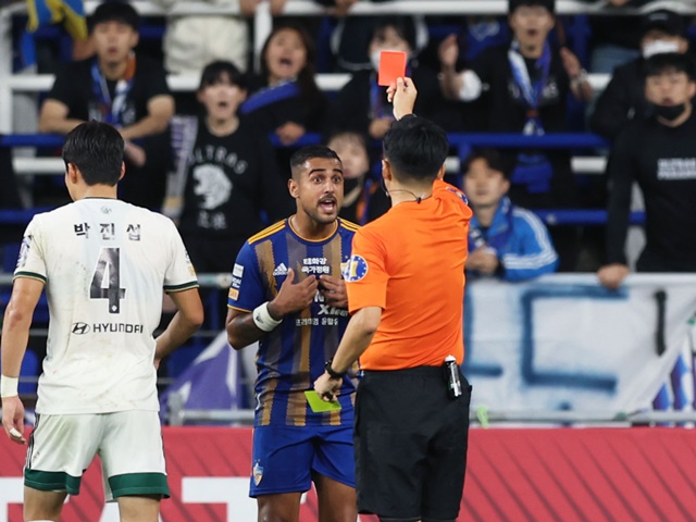 【写真】元浦和ブラジル人FWが韓国で一発退場…「バカげたプレー」と痛烈批判の愚行の中身とは