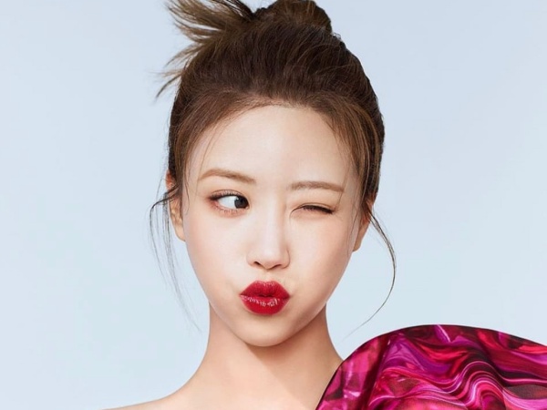 【写真】LOVELYZ出身のイ・ミジュ、“夏でもアウト”な大胆衣装でファンから心配の声「骨格から違う」