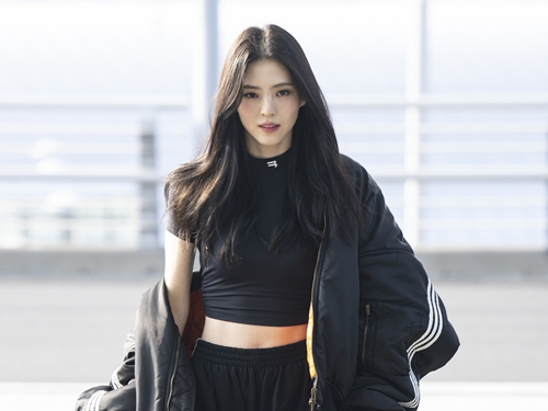 【写真】“タトゥー騒動”もあった女優ハン・ソヒ、唯一無二の強烈な目つきで無双