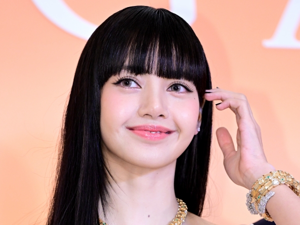 BLACKPINK・リサ、“ルイ・ヴィトン一族”と休息を過ごした？熱愛説の「三男」とゴールイン間近か
