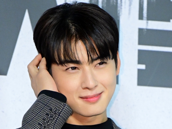 【独占写真8枚】“顔天才”ASTROチャ・ウヌ、スタイリッシュな秋コーデで魅了！映画『デシベル』の制作発表会にて