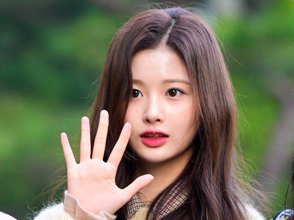 【写真】「まるでTWICEサナ＋ツウィ」NMIXXソリュン、“K-POP界が揺れる”驚愕のビジュアル