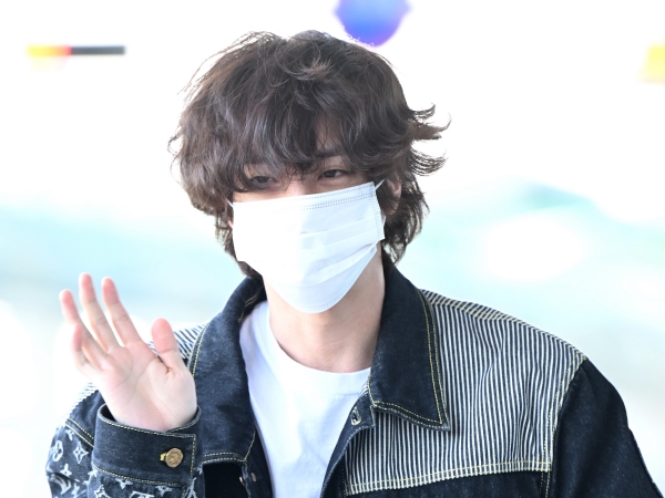 【空港ファッション】軍入隊控えたBTS・JIN、本日アルゼンチンへ出国！Coldplayのワールドツアーに参加するため