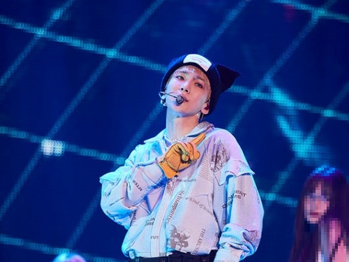 SHINeeキー、視野制限席まで即完売のソロコンサートで8000人を動員…全世界86地域で同時配信！