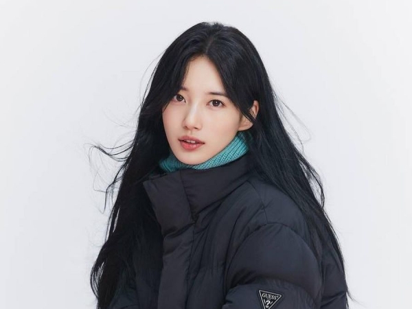 【写真】「めちゃくちゃ可愛い」“国民の初恋” ペ・スジ、コートから生脚… 露出度高めコーデで魅了