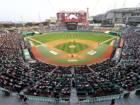 梨泰院転倒事故の余波はプロ野球にも…韓国シリーズの応援演出縮小を発表「犠牲者の方々を哀悼」