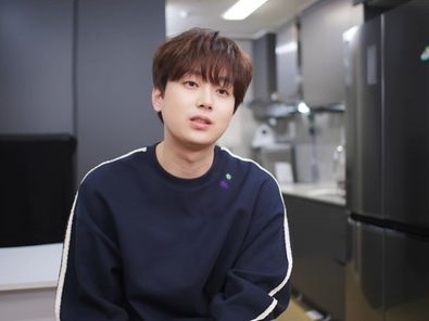 梨泰院の転倒事故を哀悼し“ブーイング受けた”歌手、20年ぶりに行った家族旅行について話す