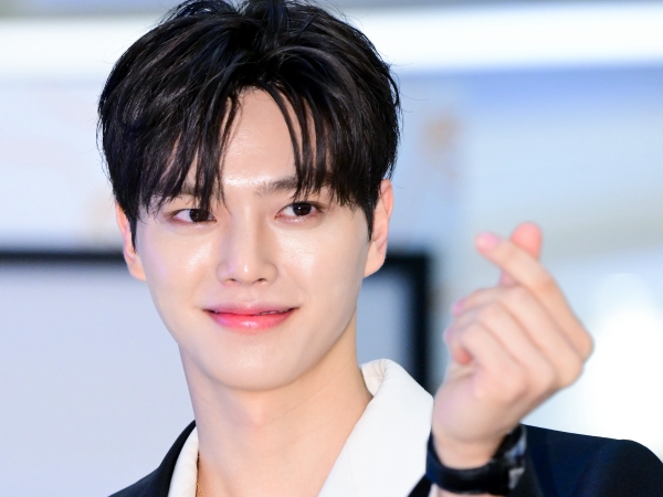 初来日ファンミも開催決定！ソン・ガンが香水イベントに登場 “デコルテ大胆見せ”&いたずらっ子な笑顔【独占写真】