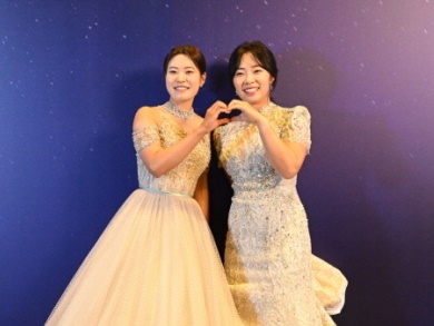 女子ゴルファーが華やかドレス姿に変身！韓国KLPGAツアー、年間表彰式開催でシーズンに幕