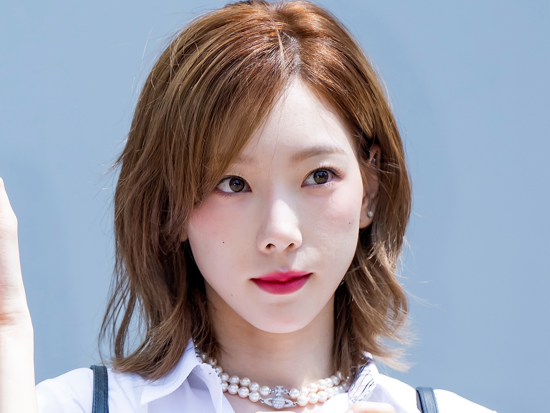 少女時代テヨン、まぶしいほどの透明感あふれる肌…ほっそりとした顔のラインに心配の声も【PHOTO】