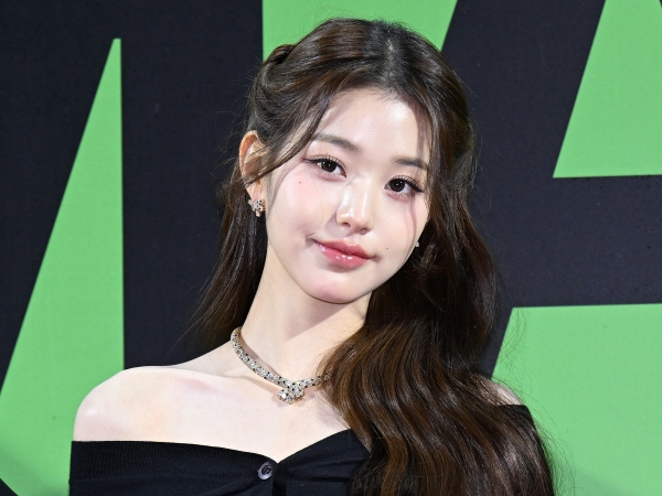「全財産を払いたい」IVEウォニョン、白ワンピで神々しさ増した“女神ビジュアル”で話題【PHOTO】