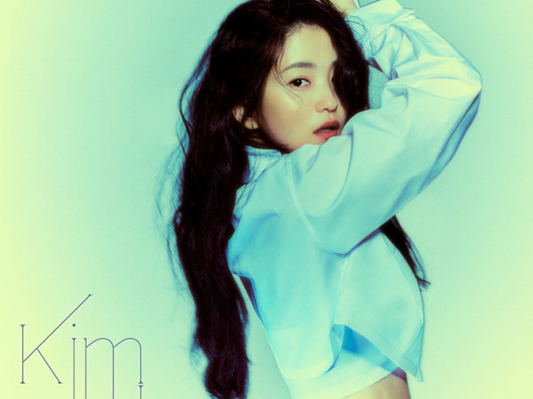 32歳で“女子高生役”演じたキム・テリ、ヘルシーな肌見せ姿に反響続々「待って無理！可愛すぎる」【PHOTO】