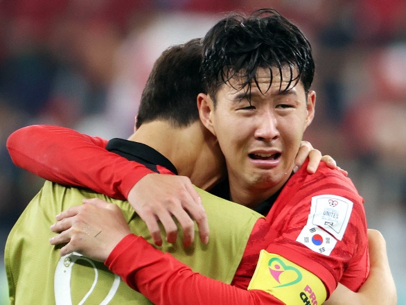 韓国代表が奇跡の決勝T進出！“号泣エース”ソン・フンミンも感激「この瞬間をずっと待っていた」【カタールW杯】