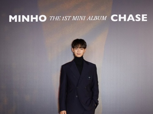 SHINeeミンホ、今週の音楽番組で“ソロデビュー”曲のステージを披露！世界41地域で1位の新曲とは